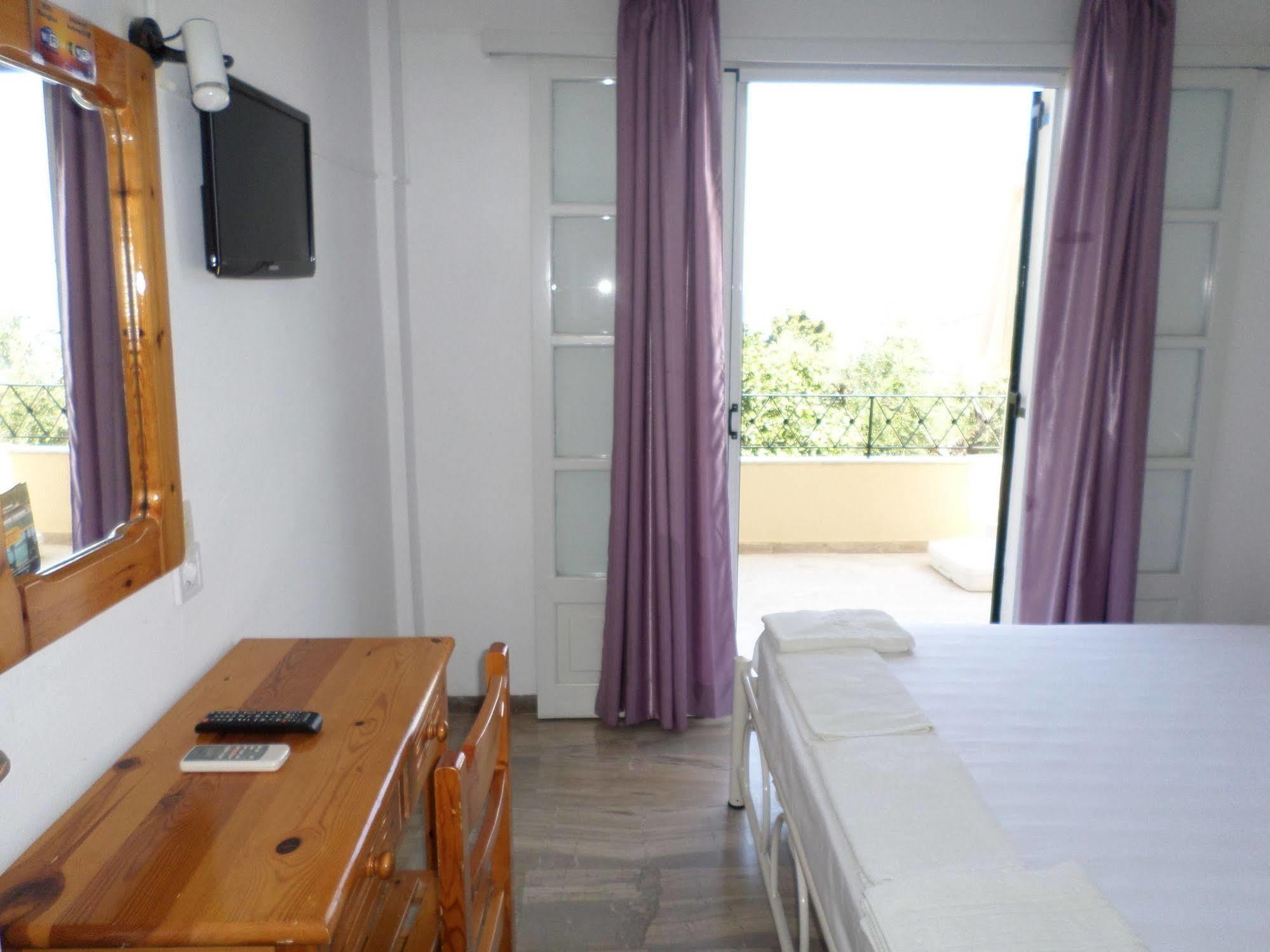 בניטסס Rising Sun Apartments & Studios מראה חיצוני תמונה