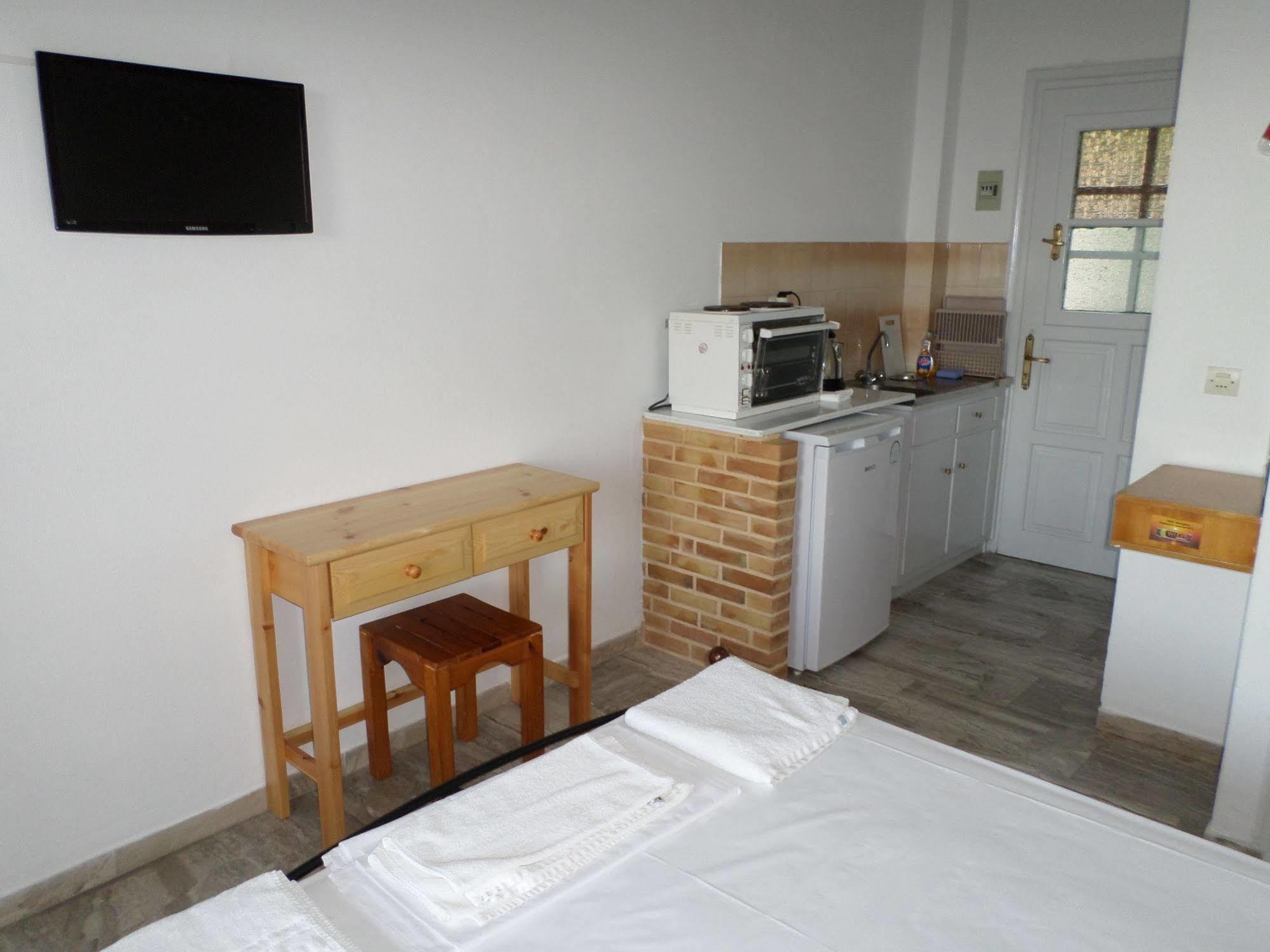 בניטסס Rising Sun Apartments & Studios מראה חיצוני תמונה