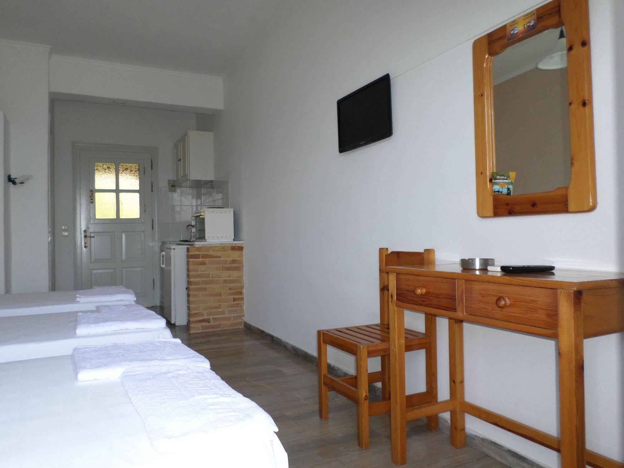בניטסס Rising Sun Apartments & Studios מראה חיצוני תמונה