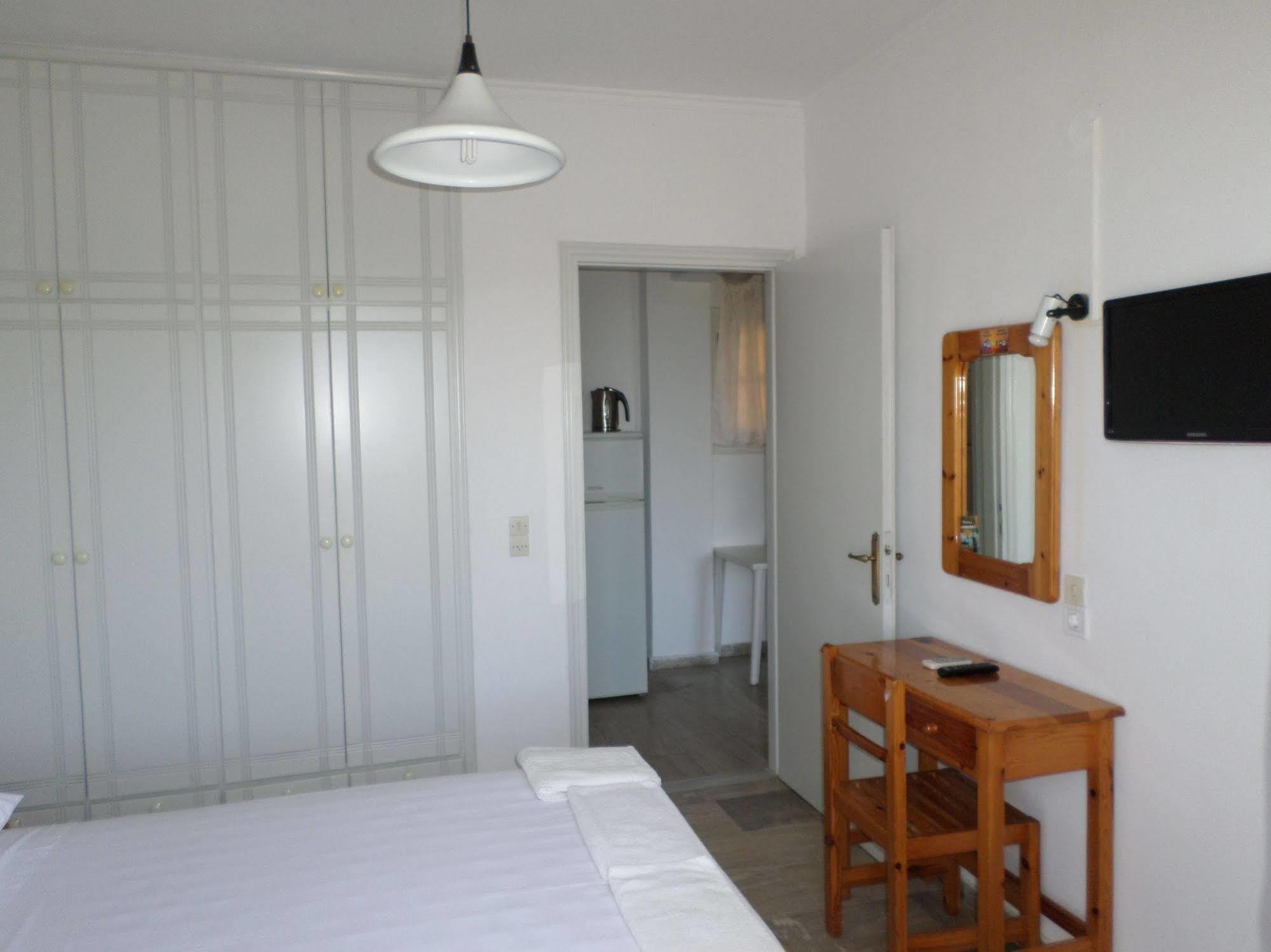 בניטסס Rising Sun Apartments & Studios מראה חיצוני תמונה