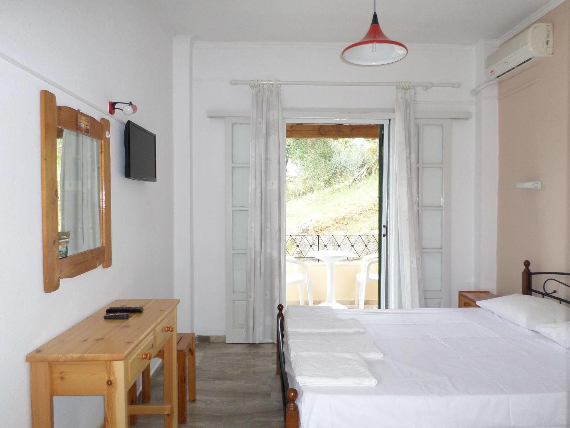 בניטסס Rising Sun Apartments & Studios מראה חיצוני תמונה