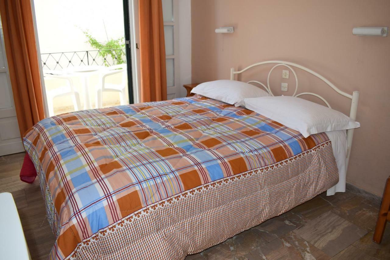 בניטסס Rising Sun Apartments & Studios מראה חיצוני תמונה